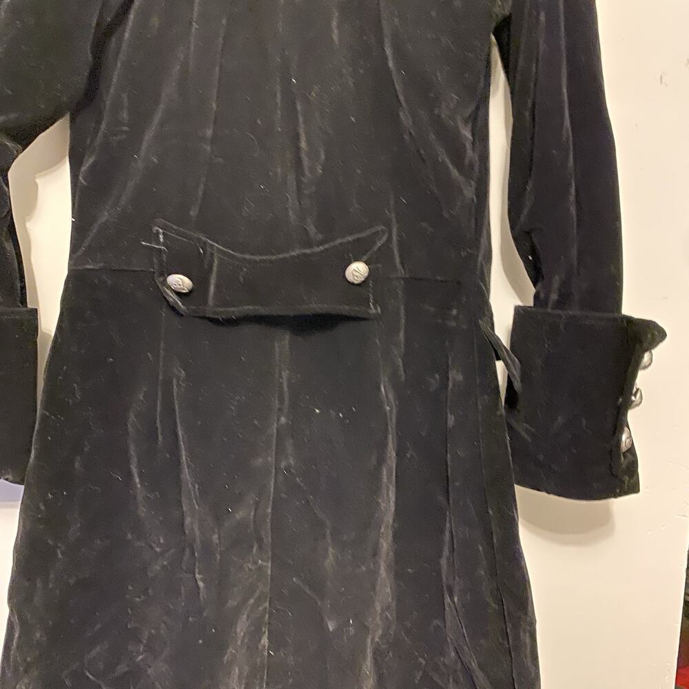 CHARADES Treasure Island Pirate Coat Velour Long Black Skulls Unisex Adult S USA - Picture 16 of 16